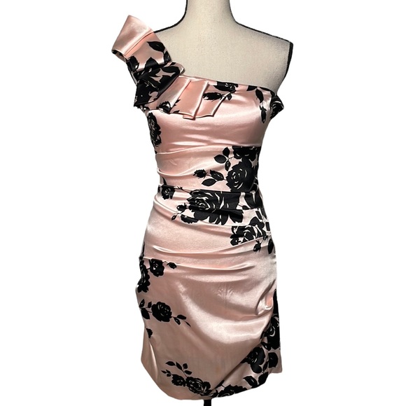 B Darlin Dresses & Skirts - B Darlin Pink Black Printed Satin One Shoulder Mini Dress 3/4